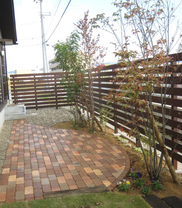 レンガテラスでbbqを楽しもう 福井市ｔ様邸 福井でガーデニング お庭づくりなら ときわガーデン 彩園