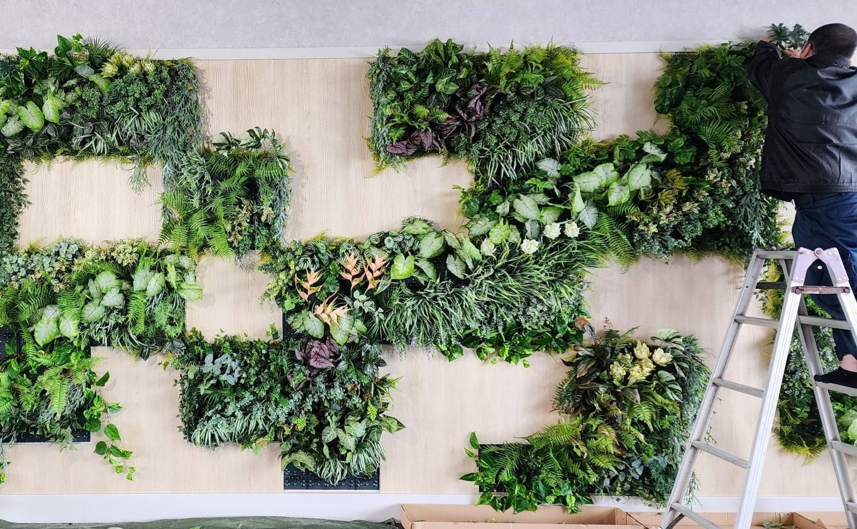 壁面緑化（フェイクグリーン）